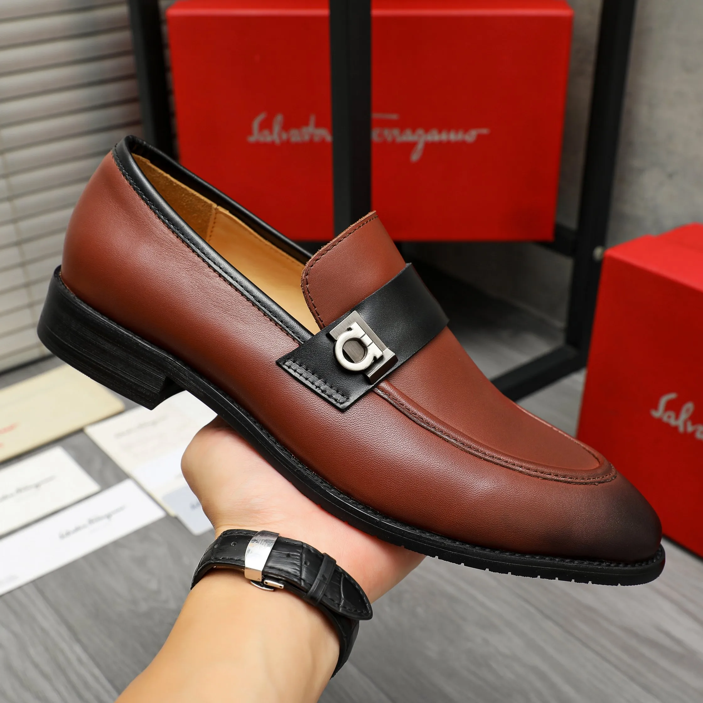 Men's shoes 💰460 Product trademark: Ferragamo "Ferragamo" business slip-on leather shoes Regular size: 39-44 Product materials: Selected high-quality color-brushed cowhide upper, cowhide lining, original outsole